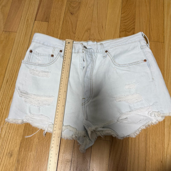 Women's Levi's 501 Light Blue Distressed Jean Shorts Size 33 SKU633 - Picture 5 of 5